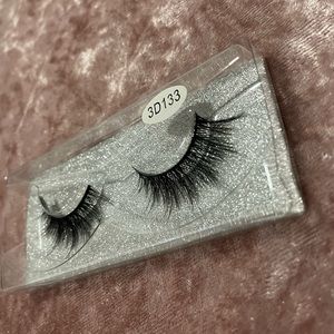 GLAM GLUE-ON LASHES (1 PAIR, Style #3)